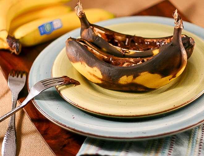 Бананы в шоколаде на палочке - рецепт с фото