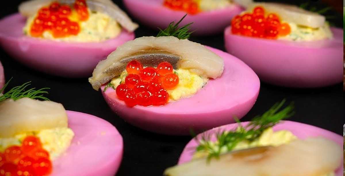Фаршированные яйца на праздничный стол - 25 вариантов начинки с фото