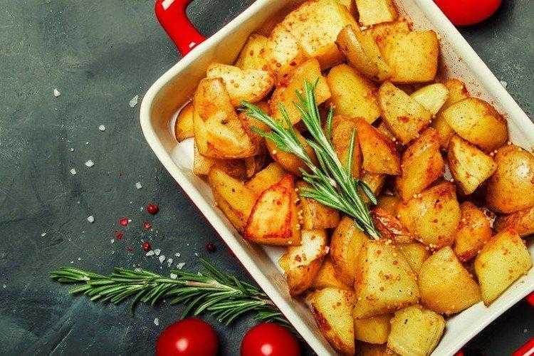 Запеченная картошка в духовке - простые рецепты - как вкусно запечь картофель