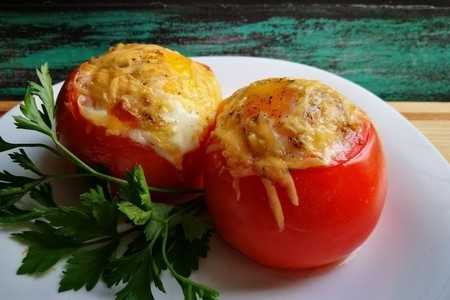 Яйца в помидорах в духовке