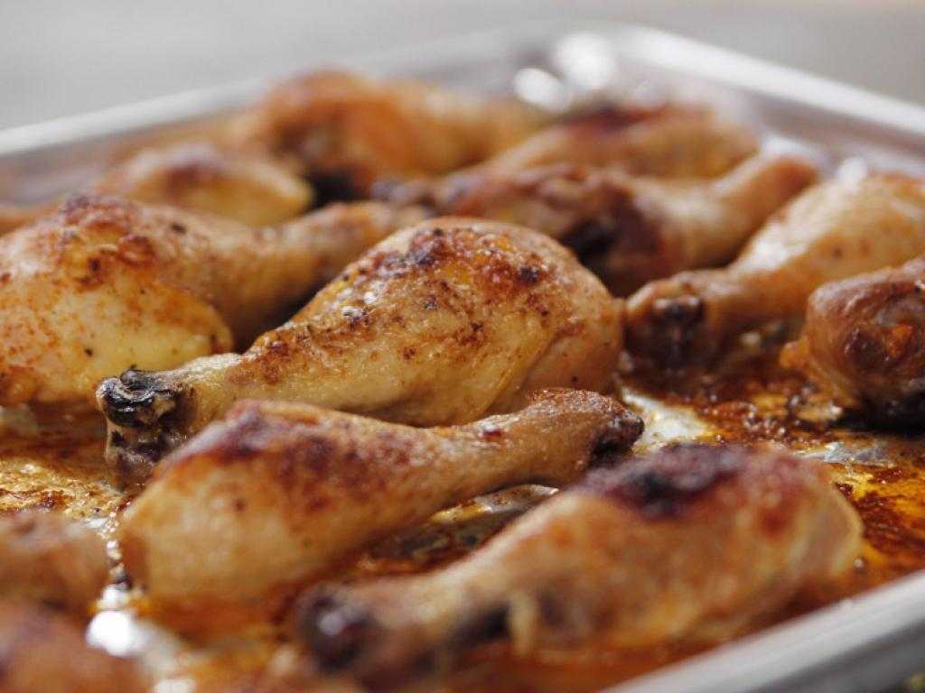 Куриные голени в духовке на праздники и в будни. какой рецепт куриных голеней в духовке понравится вам больше?