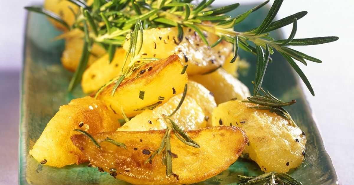 Картошка в рукаве с чесноком и розмарином рецепт с фото пошагово и видео - 1000.menu