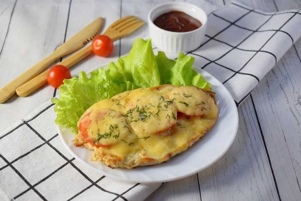 Куриное филе с сыром и помидорами в духовке по-французски - 5 рецептов