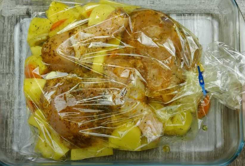 Пряный цыпленок в сметане запеченный в рукаве :: newsrk.ru