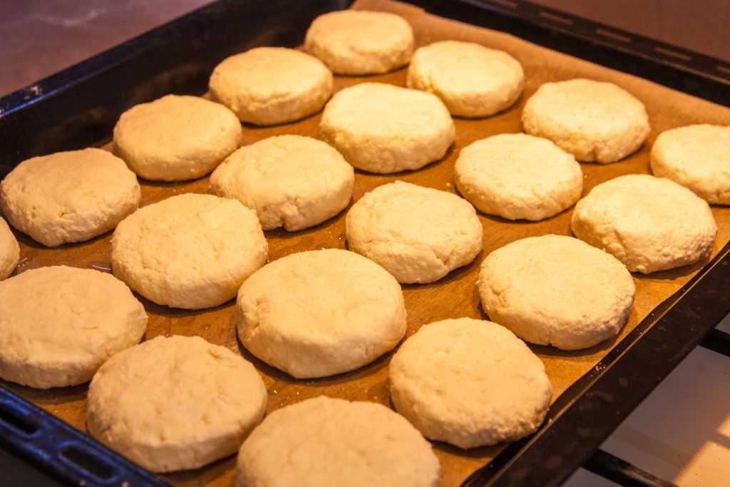 Сырники из творога на сковороде классические - 10 простых и очень вкусных рецептов пышных сырников с фото пошагово