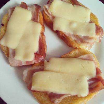 Хлеб с сыром и беконом - 259 рецептов: бутерброды | foodini