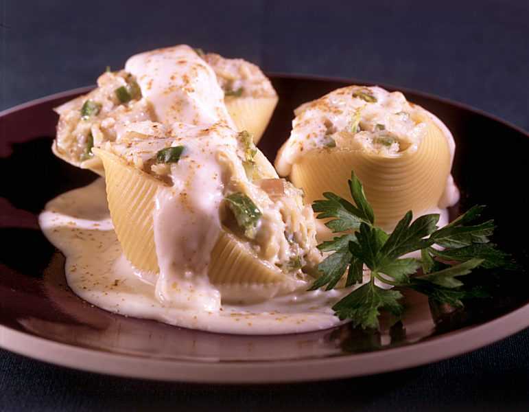 Ракушки фаршированные фаршем и сыром рецепт с фото пошагово - 1000.menu