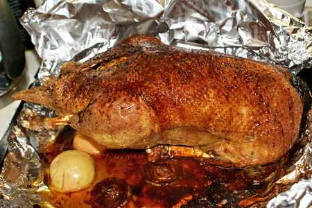 Как приготовить гуся в духовке в рукаве, чтобы мясо было мягким и сочным