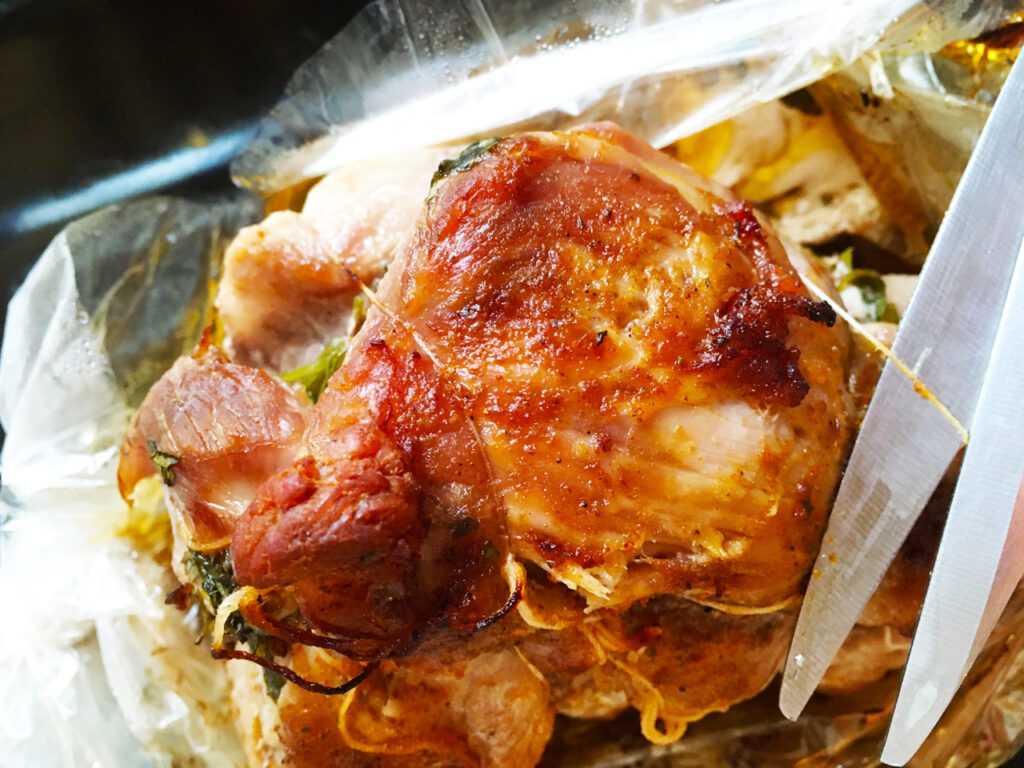 Свинина в рукаве в духовке – 8 рецептов приготовления