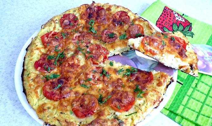 Пицца из кабачков на сковороде - рецепты овощного теста, начинки с фаршем, колбасой и помидором