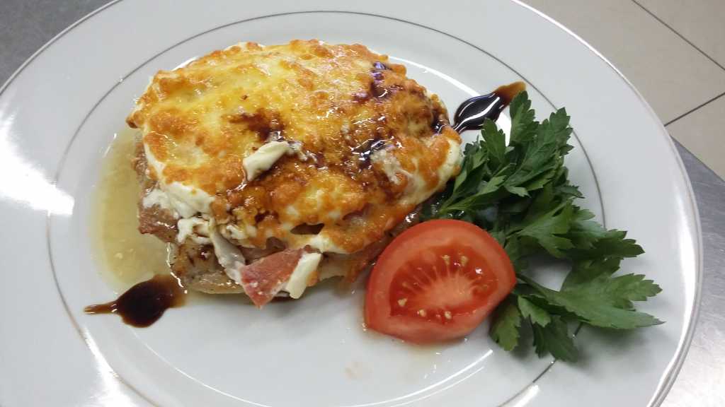 Отбивные с помидором сыром петрушкой в духовке рецепт с фото пошагово - 1000.menu