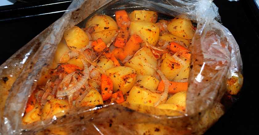 Готовьте сочные куриные окорочка с картошкой в мультиварке или в духовке!