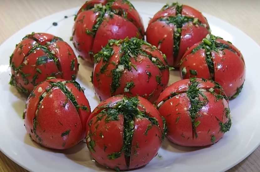 Малосольные помидоры с чесноком и зеленью — 7 рецептов быстрой и вкусной закуски