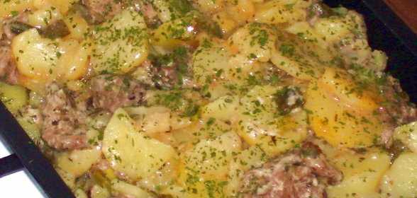 Свинина с картошкой в духовке — 10 рецептов приготовления