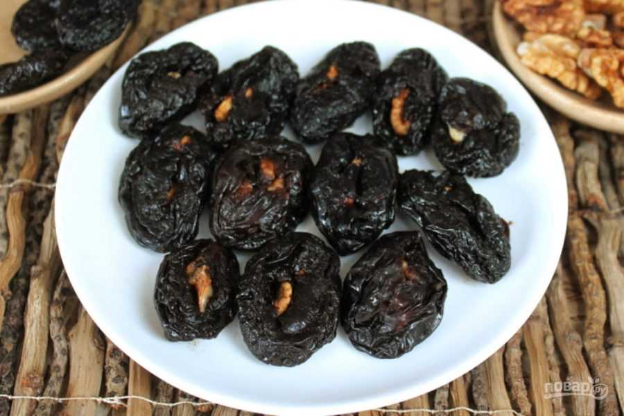 Чернослив с грецким орехом и сметаной — 6 очень вкусных рецептов разных блюд