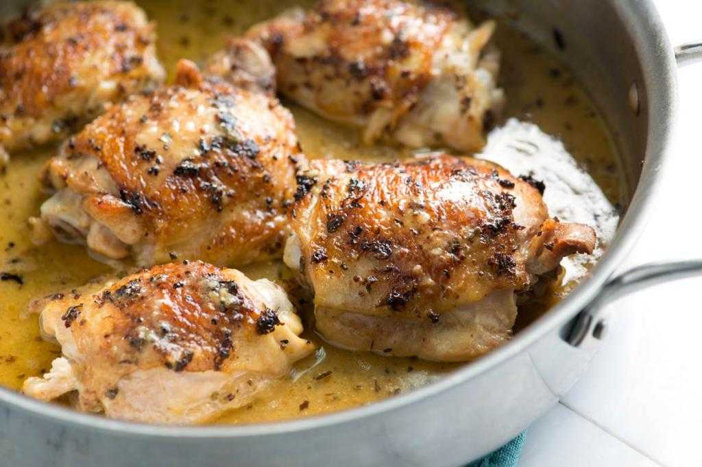 Куриные бедра в духовке — 7 рецептов приготовления