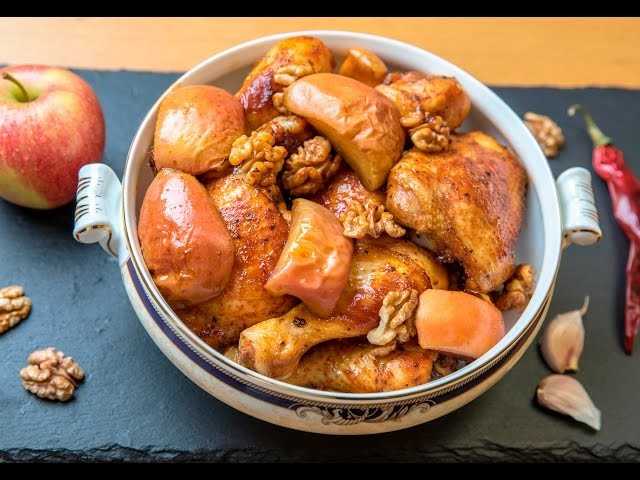 Новогодняя курица фаршированная сливами и яблоками рецепт с фото пошагово и видео