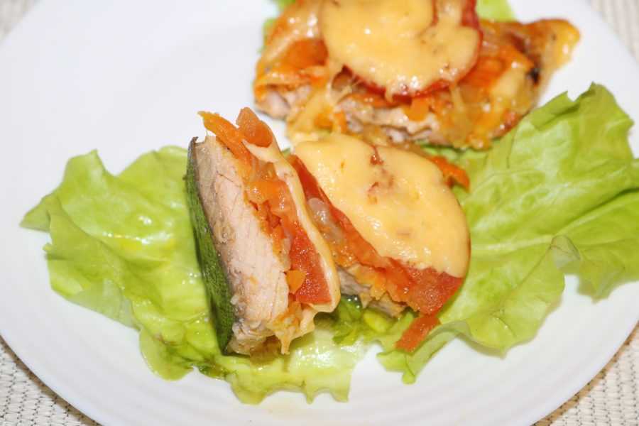 Филе горбуши с сыром и помидорами в духовке запеченное рецепт с фото пошагово - 1000.menu