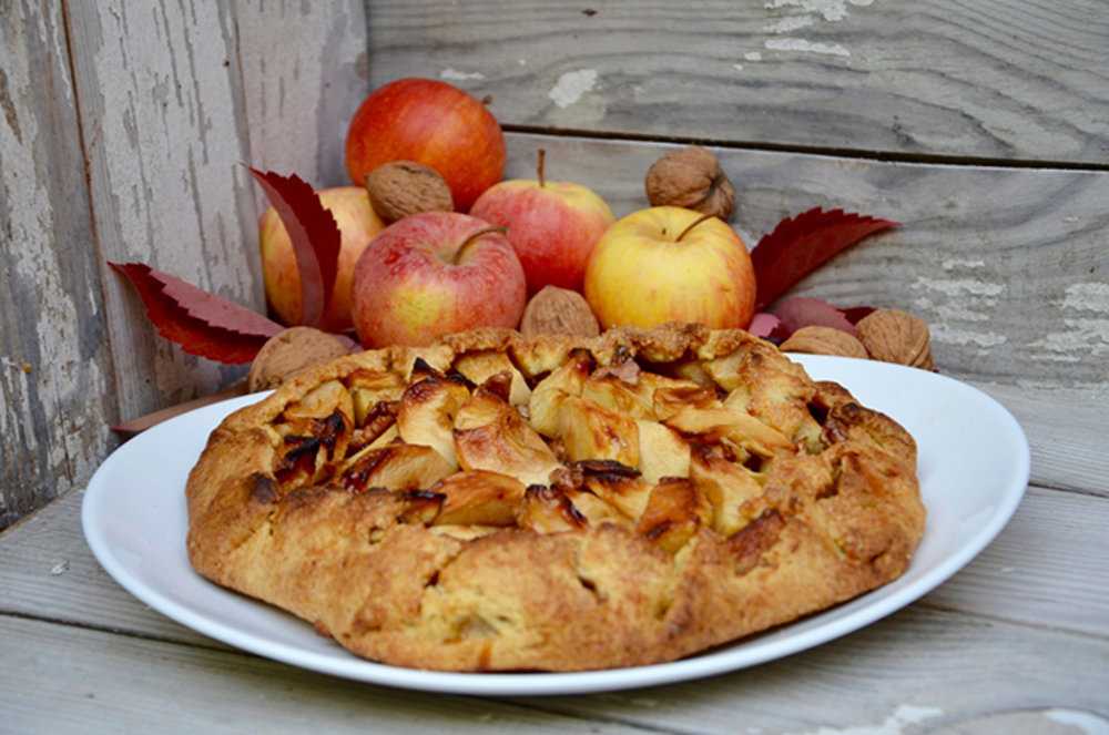 Пирожки с яблоками в духовке — быстрые и вкусные рецепты