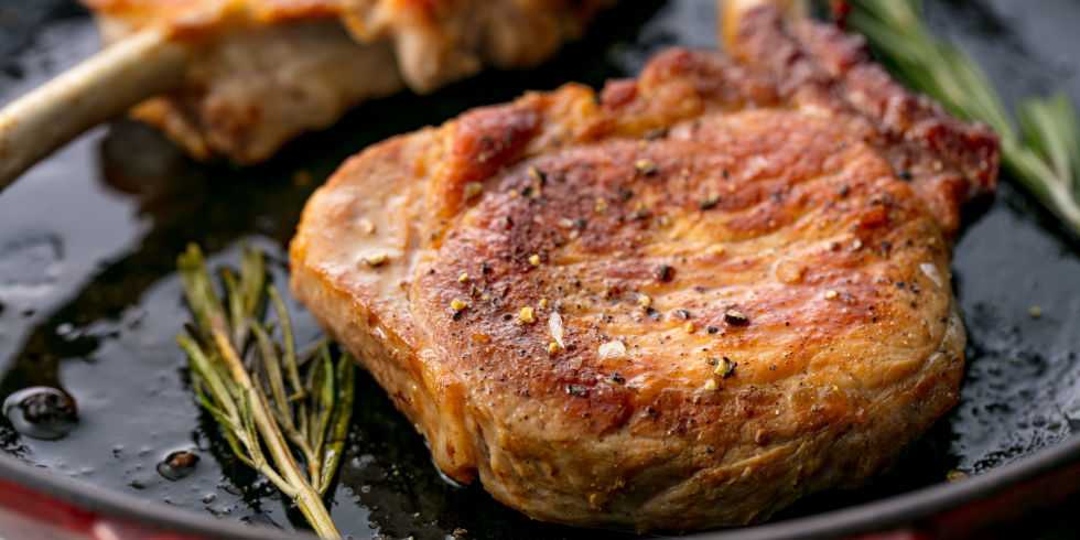 Корейка свиная в духовке (на кости, в рукаве): пошаговые рецепты с фото для легкого приготовления