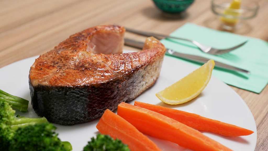 Рыба, запеченная в фольге в духовке: 20 отличных рецептов