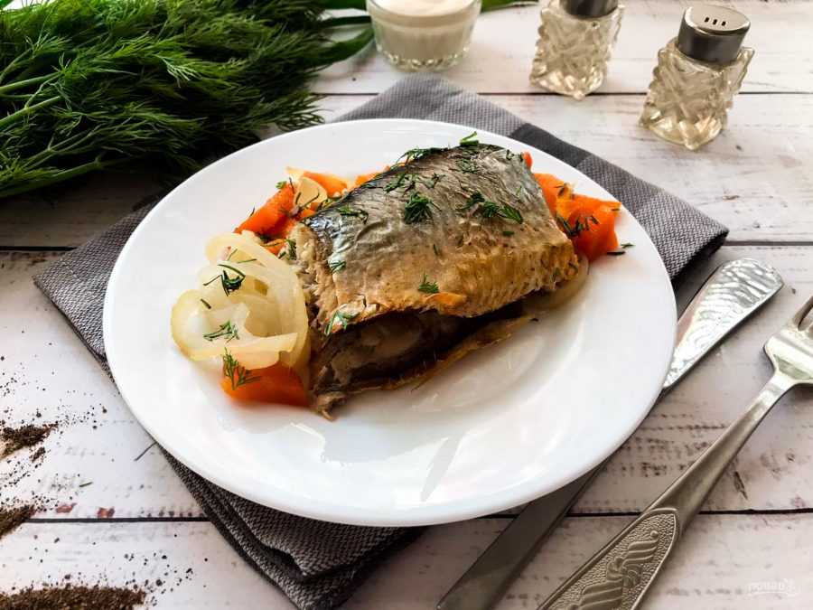 Селедка в духовке в фольге – рецепт запеченной рыбы с луком, морковкой и специями