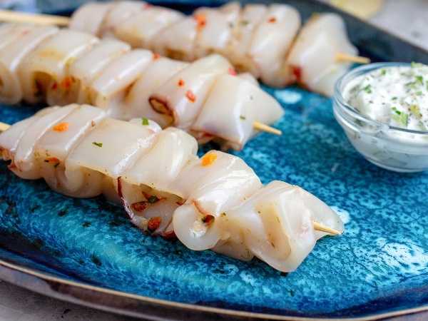 Кальмар на гриле (16 фото): рецепт приготовления кальмаров в маринаде на гриль-сковороде. как готовить на электрогриле щупальца? калорийность