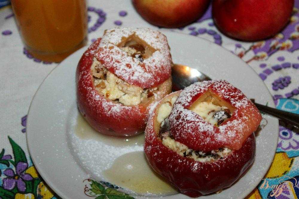 Запеченные яблоки с творогом: 7 рецептов для духовки и микроволновки