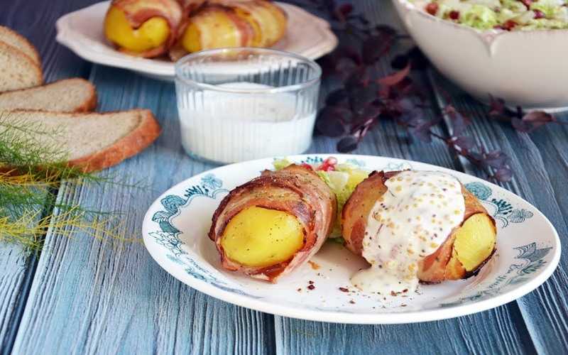 Картофель, запеченный в духовке с беконом в фольге — рецепты с фото пошагово