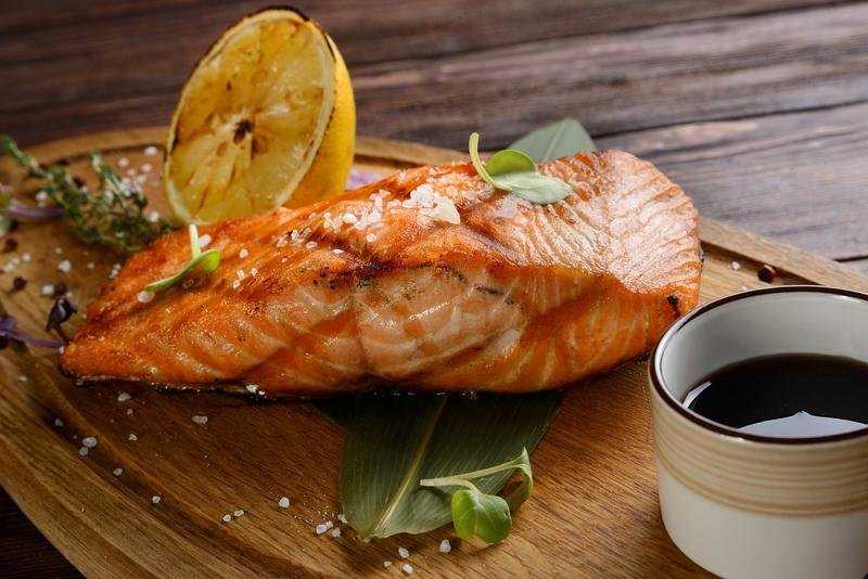 Семга на гриле - 141 рецепт: рыба | foodini