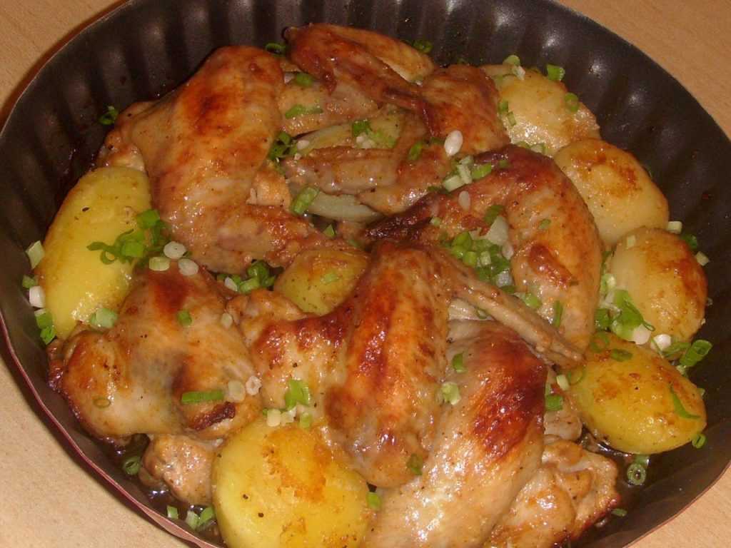 Куриные крылышки в духовке с картошкой. мой фото рецепт