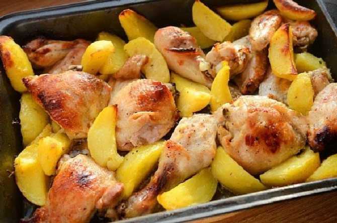 Курица с картошкой запеченные в духовке – 10 самых вкусных рецептов с фото пошагово