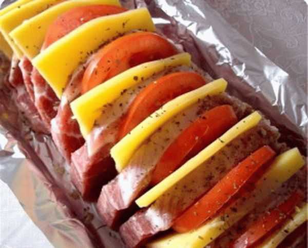 Мясо свинины, запеченное в духовке с помидорами гармошкой: рецепт с фото и видео