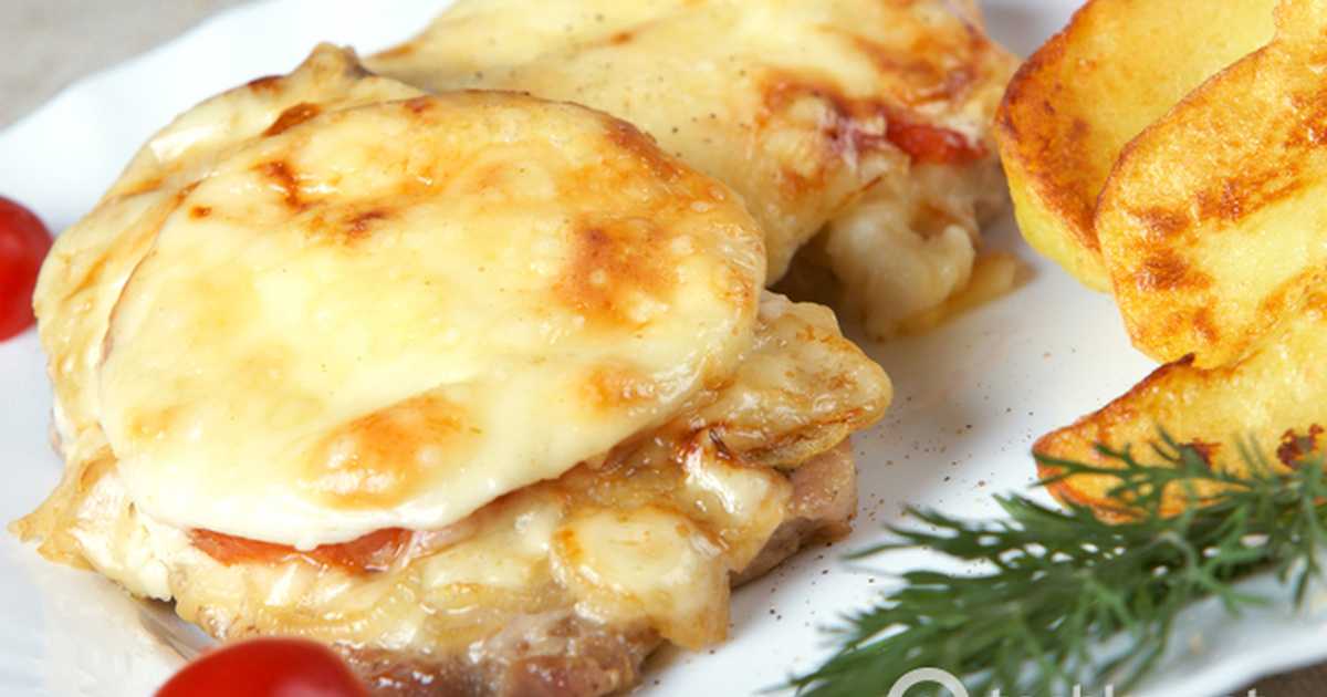 Мясо по-французски из свинины с сыром и помидорами в духовке — 8 пошаговых рецептов
