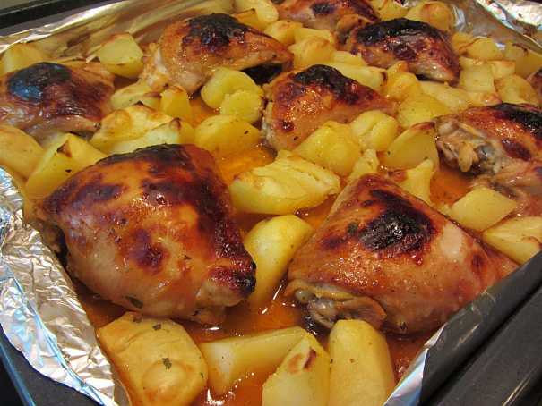Куриные бёдрышки, запечённые с картофелем - 5 пошаговых фото в рецепте