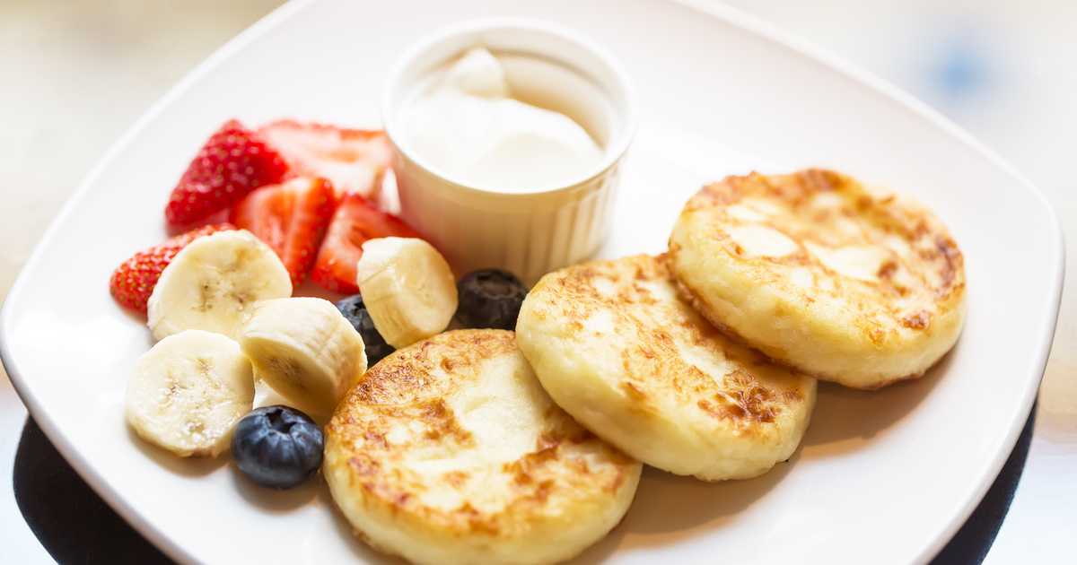 Пп сырники: пошаговые классические рецепты как сделать на сковороде диетические из творога без муки, яиц, с изюмом, бананом, яблоком