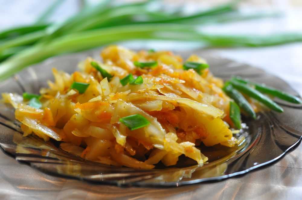 Картофель, запеченный с капустой и грибами. картошка с капустой в духовке