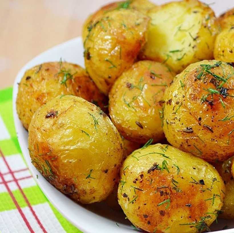 Печеная картошка в духовке – 5 лучших рецептов приготовления