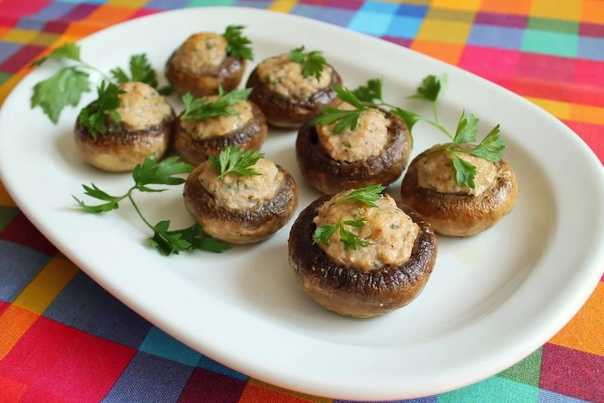 Фаршированные грибы шампиньоны в духовке с сыром (лучшие рецепты шампиньонов с начинкой) — самый смак