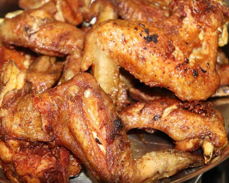 Куриные крылышки в духовке с хрустящей корочкой — самые вкусные рецепты