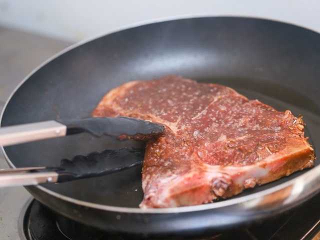 Приготовление 🔥 стейка на сковороде | стейк и гриль
