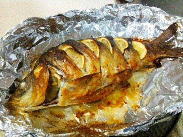 Рыба в духовке с картошкой в рукаве