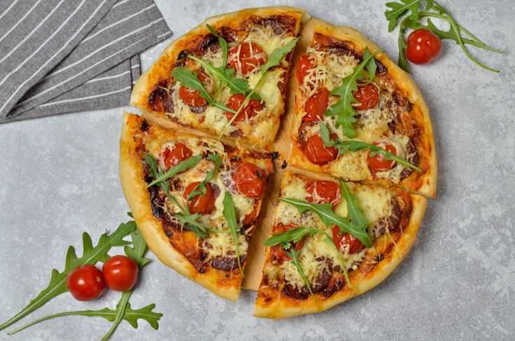 Пицца 4 сыра. рецепт в домашних условиях классический на слоеном, тонком тесте, какие сыры используются