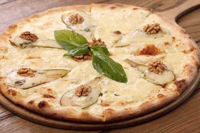 Пицца с грушей и сыром горгонзола - рецепт с фотографиями - patee. рецепты