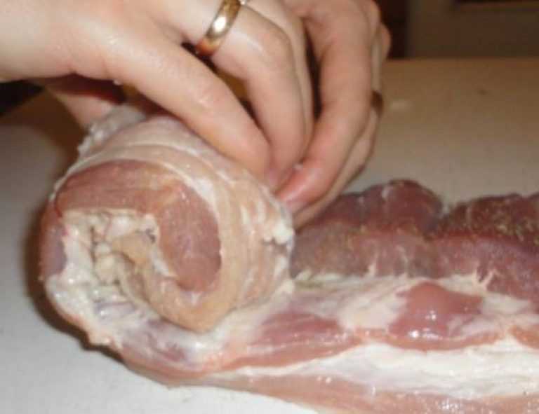 Как приготовить вкусный рулет из свиной брюшины