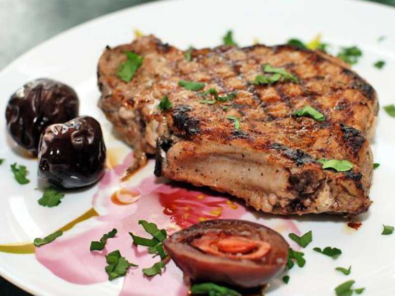 Диетические блюда из свинины: рецепты и лучшие способы приготовления (в духовке, микроволновке), как сделать мясо низкокалорийным