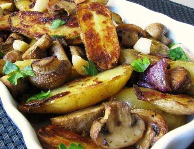 Картошка с грибами в духовке со сметаной: 6 пошаговых фоторецептов
