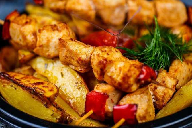 Картофель на мангале: топ-4 рецепта, секреты поваров