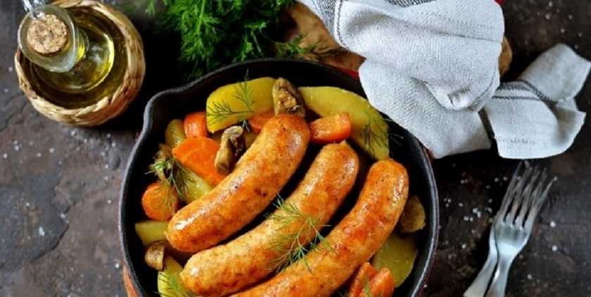 Купаты в духовке с картофелем. рецепт в рукаве, фольге с овощами, грибами, кабачками, помидорами