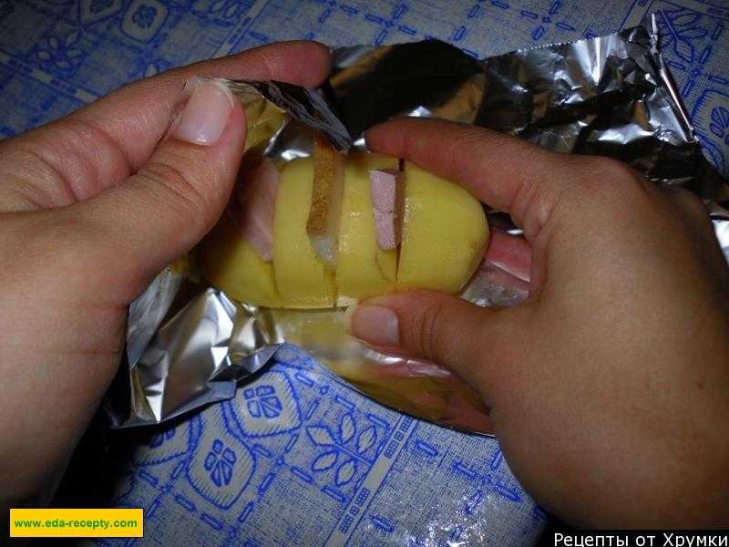 Картошка - гармошка с беконом и сыром в духовке: рецепт с фото